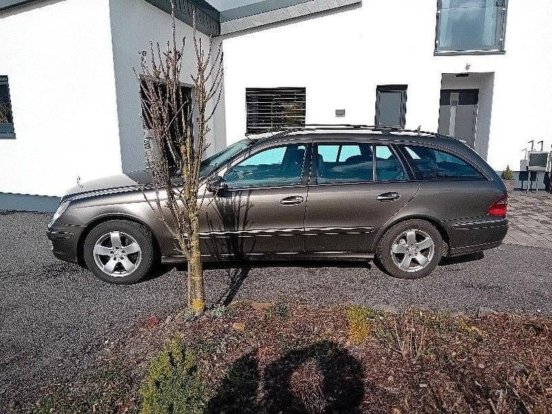 Gebraucht Mercedes E200 Avantgarde 184 PS (135 kW) 2006 Grau Limousine