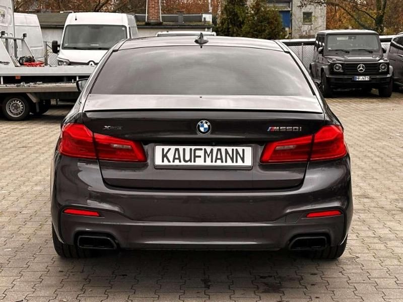 Gebraucht BMW 550 462 PS (339 kW) 2019 Sophistograu brillanteffekt me Limousine