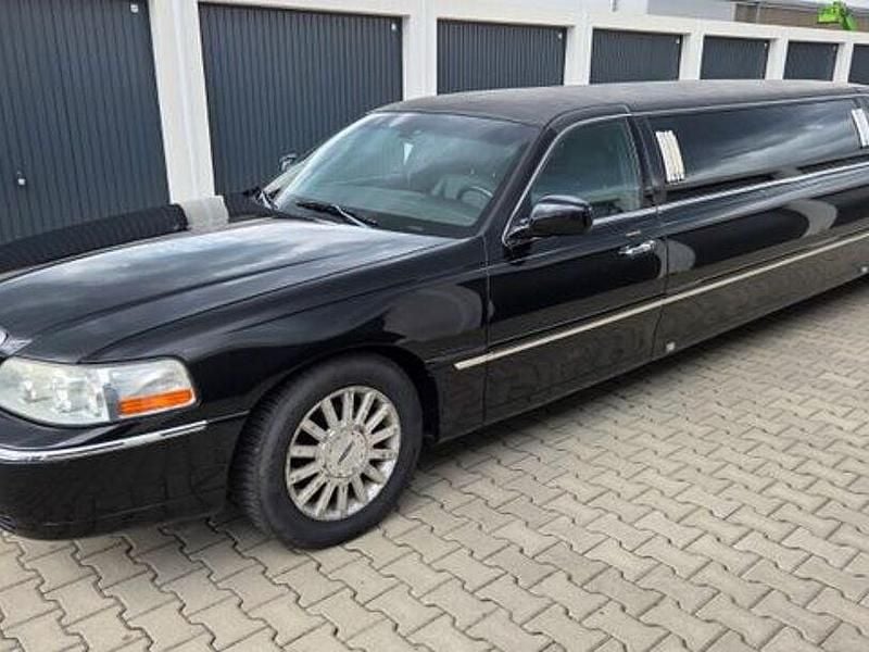 Schwarz Gebraucht 2006 Lincoln Town Car Limousine | 11.990 € - Bild 1/4