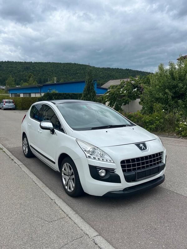 Weiß Gebraucht 2012 Peugeot 3008 SUV | 4.999 € (Guter Preis) - Bild 1/4