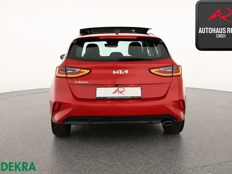 Gebraucht Kia Ceed Spirit 160 PS (117 kW) 2023 Infrarot Kleinwagen