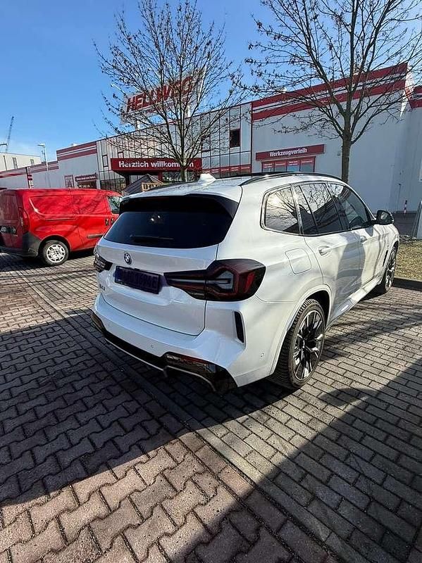Gebraucht 2024 BMW iX3 Impressive SUV | 50.000 € (Fairer Preis) - Bild 1/4