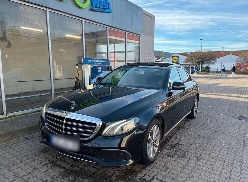 Gebraucht Mercedes E220 Avantgarde 194 PS (142 kW) 2019 Schwarz Limousine