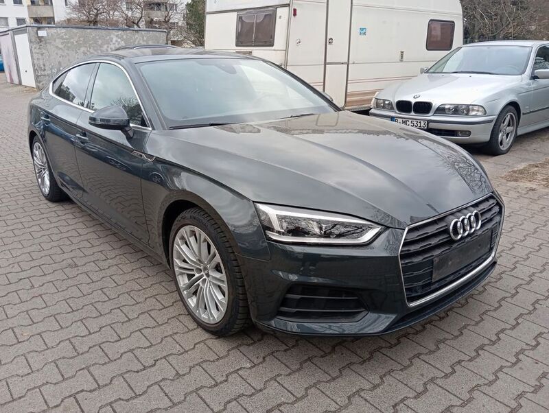 Grau Gebraucht 2019 Audi A5 Sportback Sport Limousine | 19.999 € (Superpreis) - Bild 1/4
