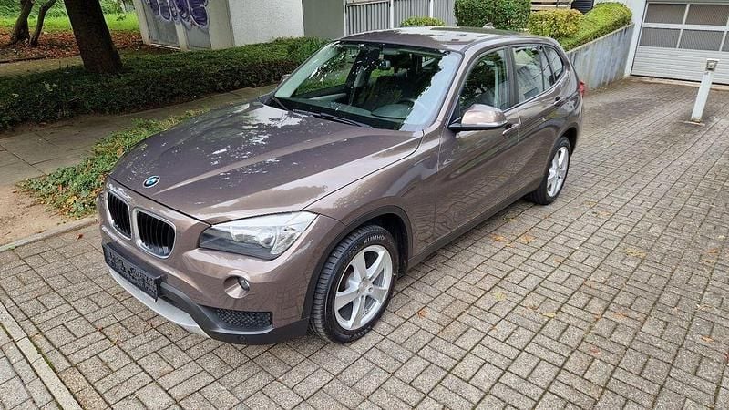 Braun Gebraucht 2013 BMW X1 SUV | 7.899 € (Superpreis) - Bild 1/4
