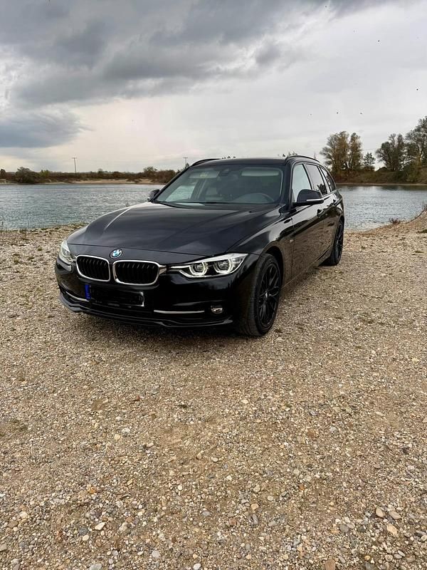 Schwarz Gebraucht 2017 BMW 320 Sport Line Kombi | 16.699 € (Fairer Preis) - Bild 1/4