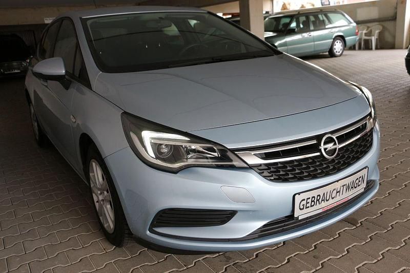 Gebraucht Opel Astra Edition 101 PS (74 kW) 2017 Blau Limousine