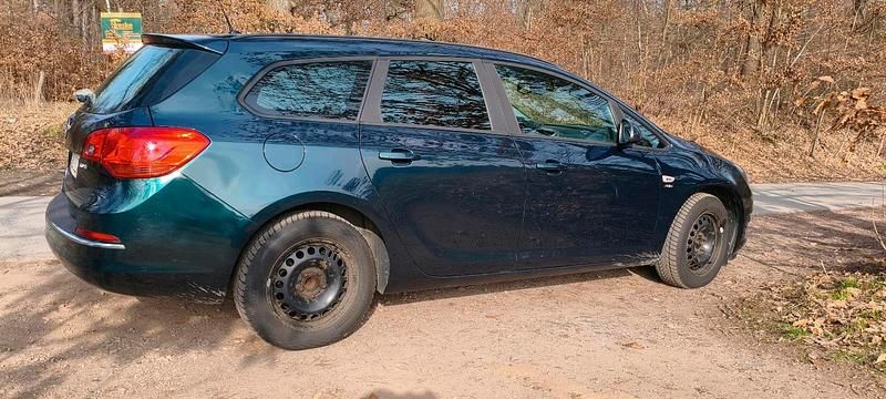 Gebraucht Opel Astra 130 PS (95 kW) 2013 Grün Kombi