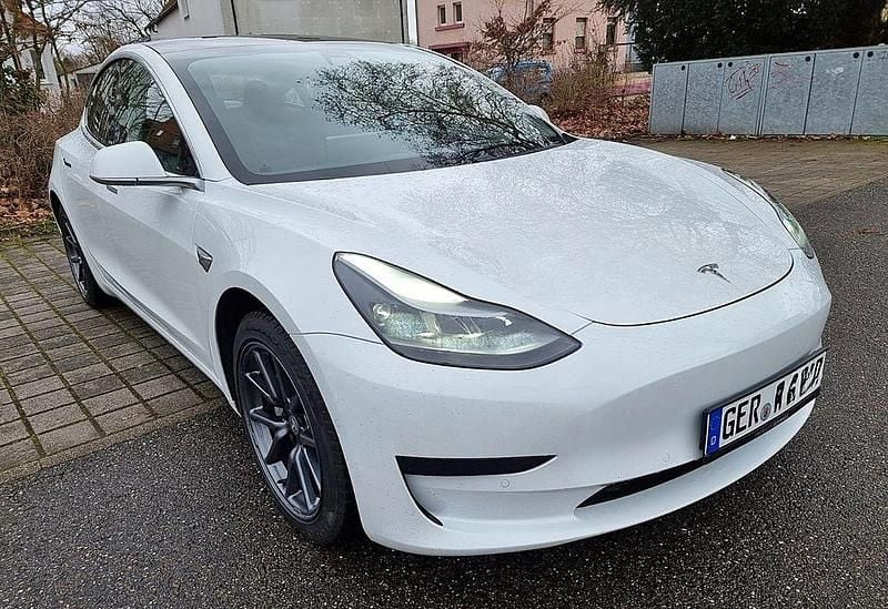 Gebraucht Tesla Model 3 Standard Range Plus 239 kW (325 PS) 2020 Weiß Limousine