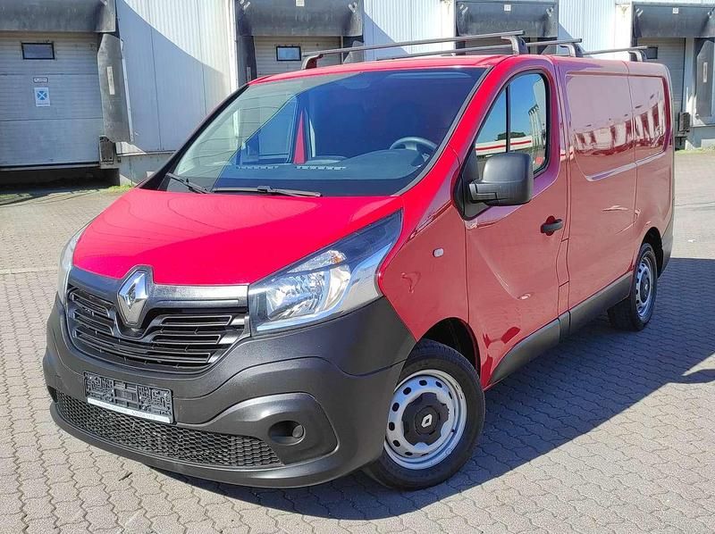 Gebraucht Renault Trafic 95 PS (69 kW) 2017 Volcano red Van / Kleinbus