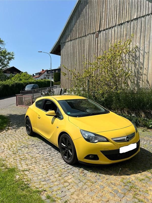 Gelb Gebraucht 2011 Opel Astra GTC Coupé | 8.200 € - Bild 1/1