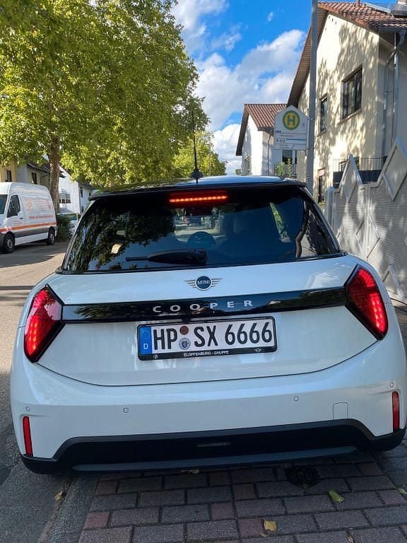 Gebraucht Mini Cooper Favoured 114 kW (156 PS) 2025 Weiß Kleinwagen