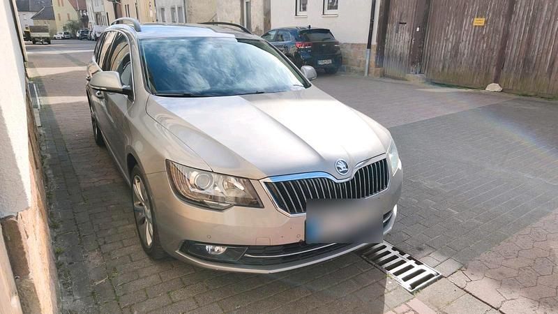 Gebraucht Skoda Superb 170 PS (125 kW) 2015 Beige Kombi