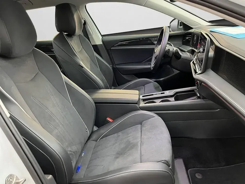 Gebraucht VW Passat Business 150 PS (110 kW) 2025 Pure white Kombi