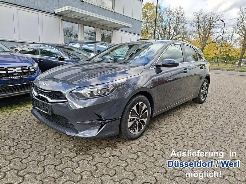 Neu Kia Ceed 140 PS (102 kW) 2025 Pentametal metallic Kleinwagen