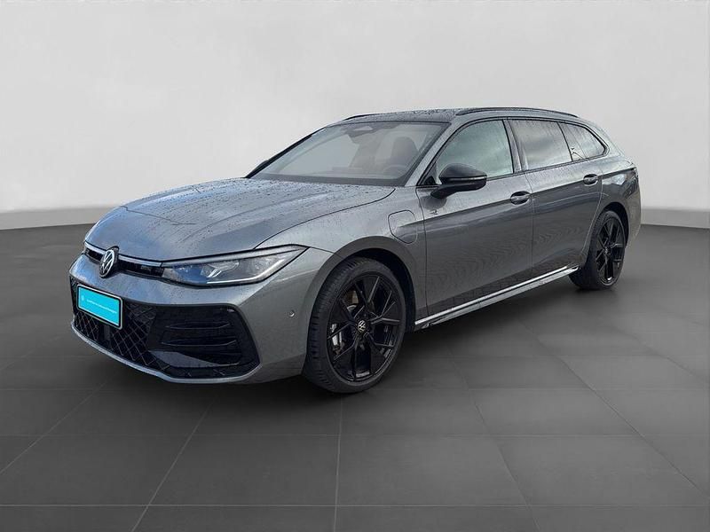 Gebraucht VW Passat R-line 272 PS (200 kW) 2025 Grau Kombi