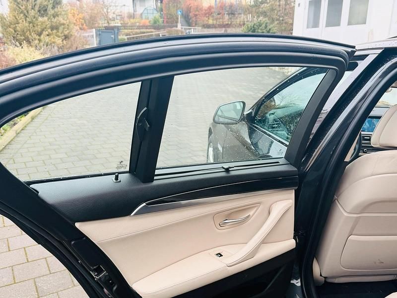 Gebraucht BMW 523 Comfort Edition 204 PS (150 kW) 2010 Schwarz Limousine