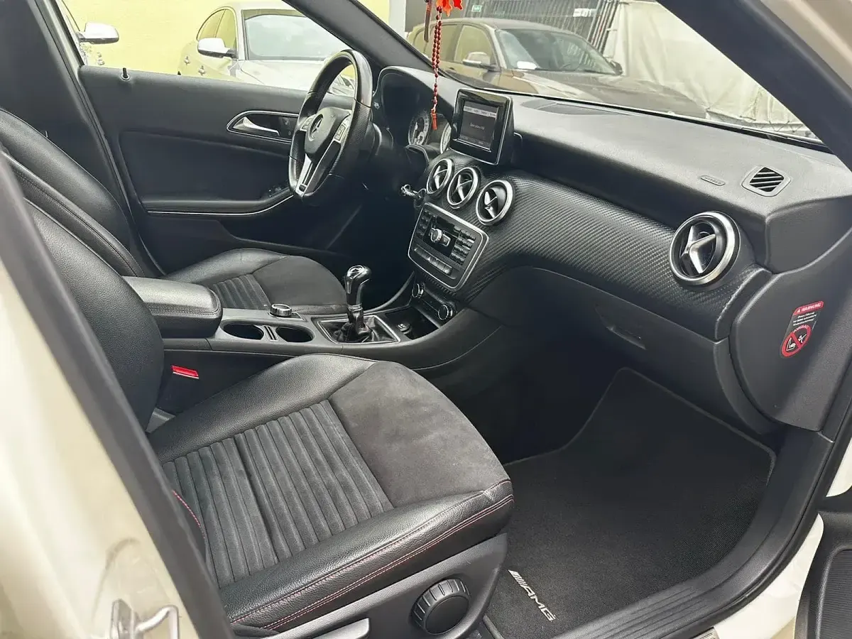 Gebraucht Mercedes A180 122 PS (89 kW) 2013 Weiß Kleinwagen