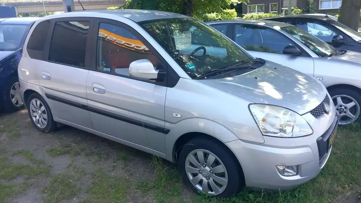 Gebraucht Hyundai Matrix 103 PS (75 kW) 2009 Silber Van / Kleinbus