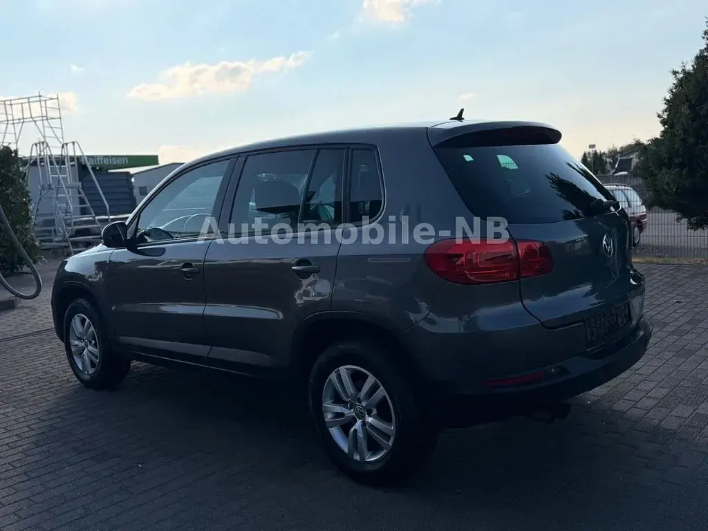 Gebraucht VW Tiguan Trendline 160 PS (117 kW) 2015 Grau SUV