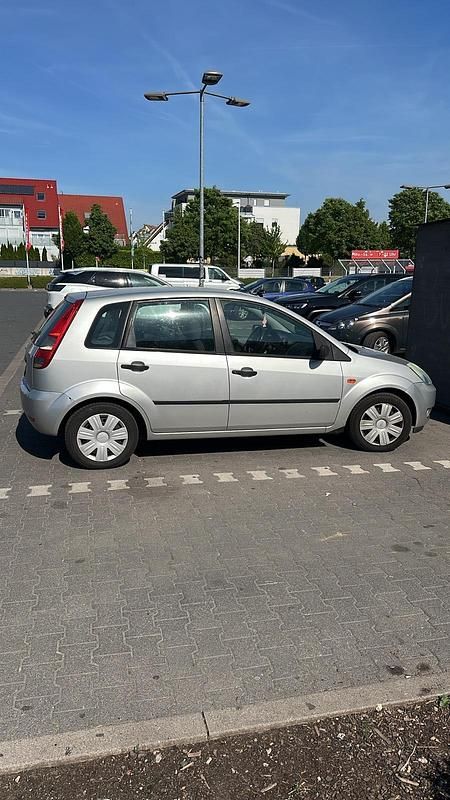 Gebraucht Ford Fiesta 70 PS (51 kW) 2005 Grau Kleinwagen