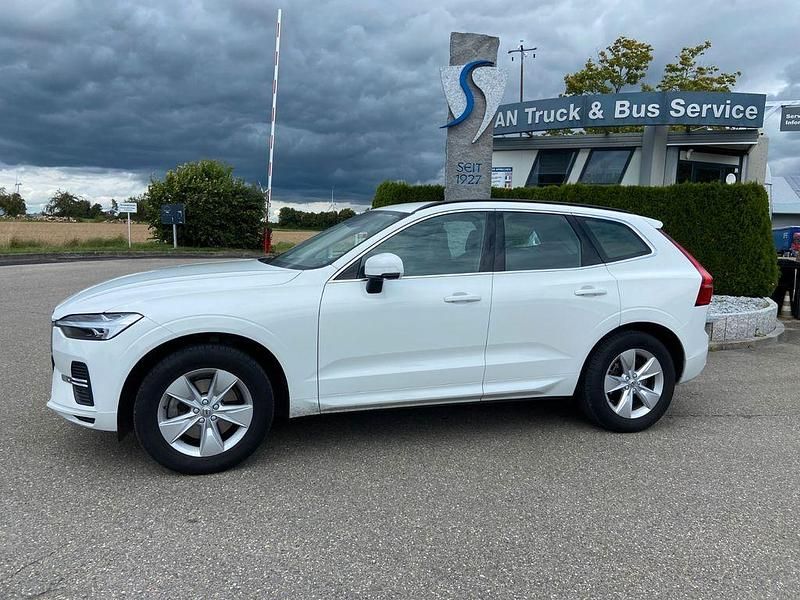Weiß Gebraucht 2021 Volvo XC60 Momentum SUV | 32.400 € (Superpreis) - Bild 1/4