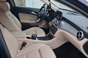 Gebraucht Mercedes GLA200 Edition 136 PS (100 kW) 2017 Blau SUV