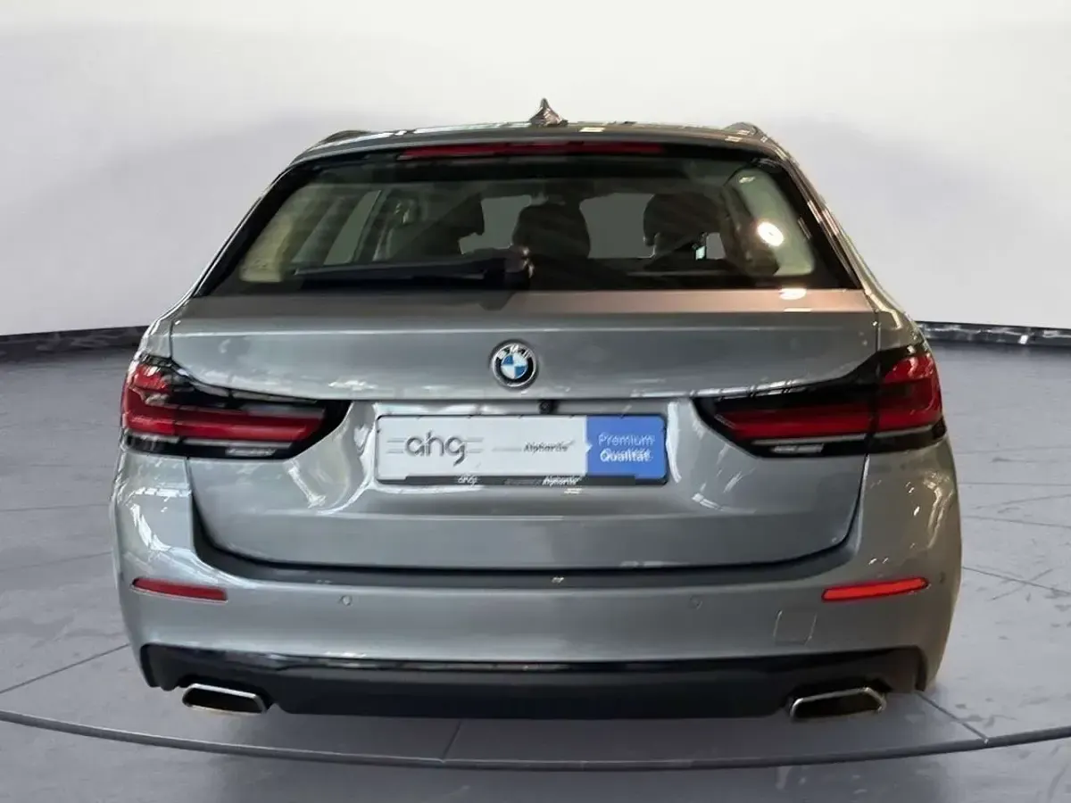 Gebraucht BMW 540 Sport Line 340 PS (250 kW) 2023 Grau Kombi
