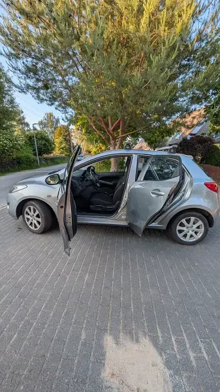 Gebraucht Mazda 2 75 PS (55 kW) 2011 Grau Kleinwagen
