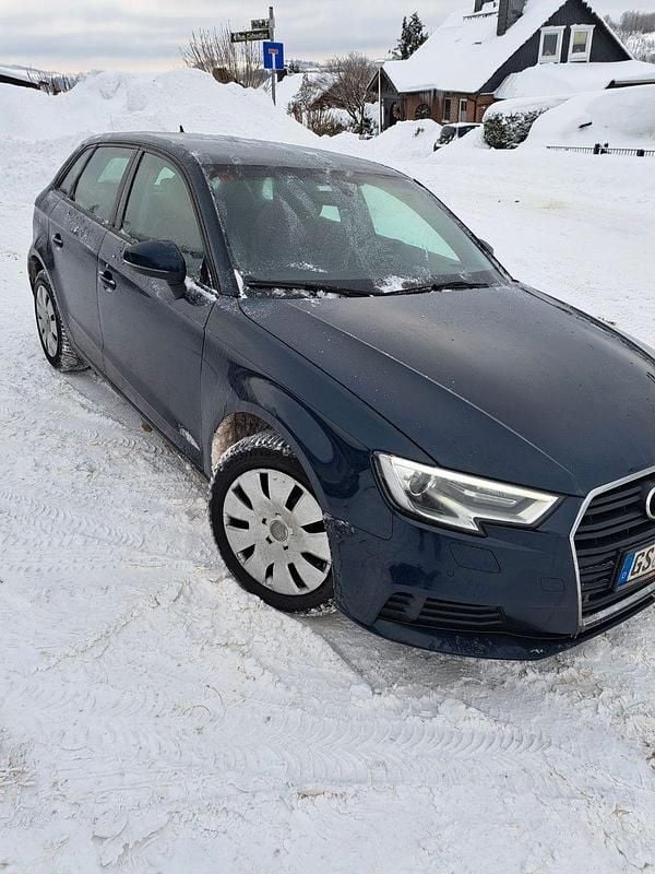Blau Gebraucht 2017 Audi A3 Sport Kombi | 11.900 € (Guter Preis) - Bild 1/4