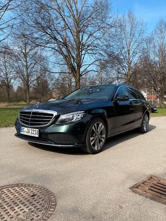 Gebraucht Mercedes C220 Exclusive 194 PS (142 kW) 2018 Grün Kombi