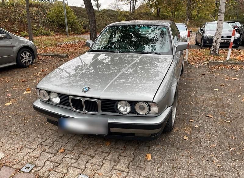 Silber Gebraucht 1988 BMW 530 Sport Line Limousine | 8.500 € - Bild 1/4