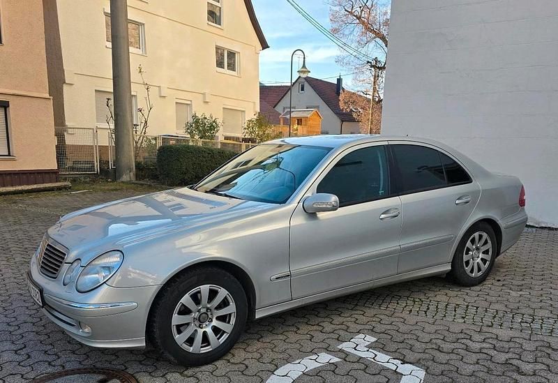 Silber Gebraucht 2004 Mercedes E320 Limousine | 3.500 € - Bild 1/4