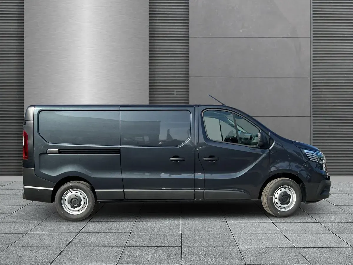 Gebraucht Renault Trafic 150 PS (110 kW) 2025 Grau (kometengrau) Van / Kleinbus