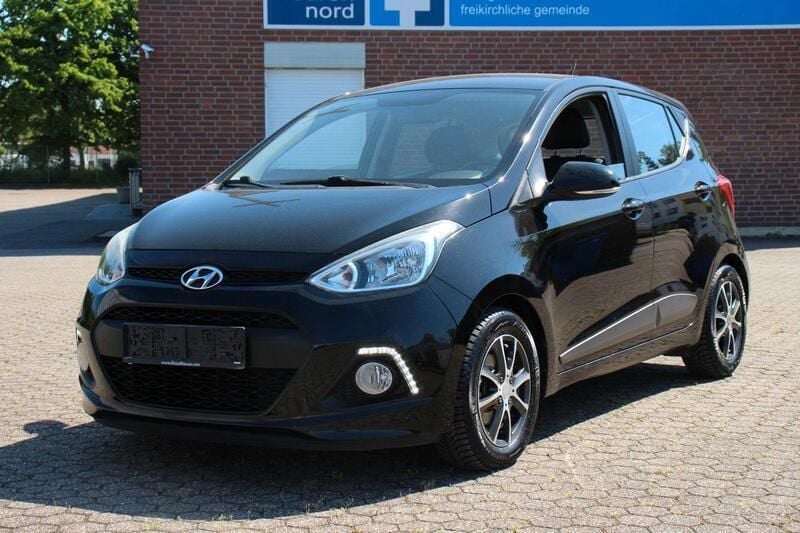 Schwarz Gebraucht 2014 Hyundai i10 Edition Kleinwagen | 6.390 € (Fairer Preis) - Bild 1/4