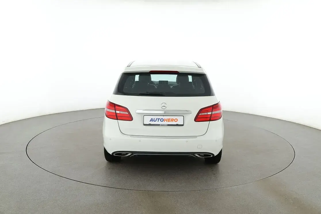 Gebraucht Mercedes B200 Urban 136 PS (100 kW) 2016 Weiß Kleinwagen