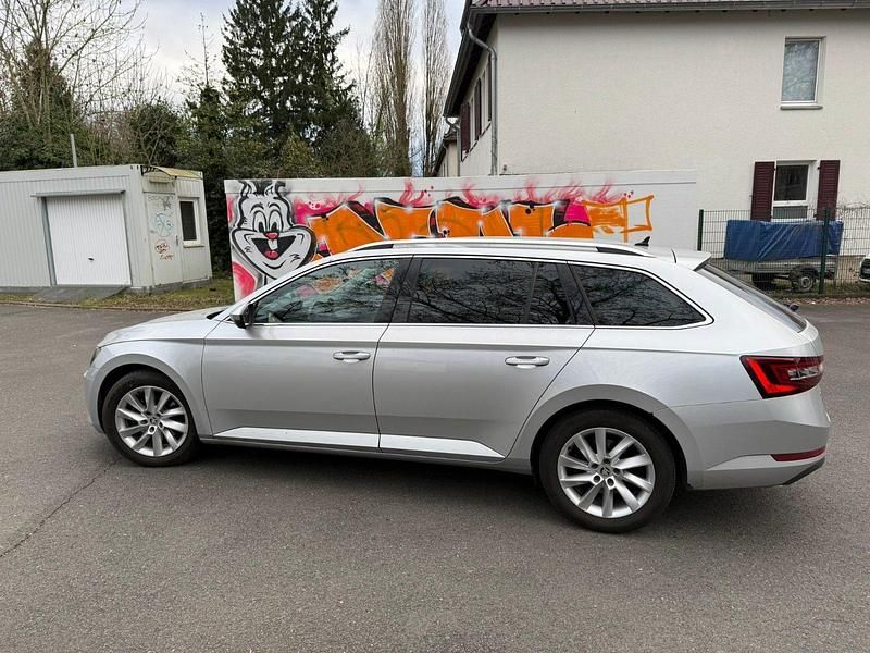 Gebraucht Skoda Superb 179 PS (131 kW) 2016 Silber Kombi