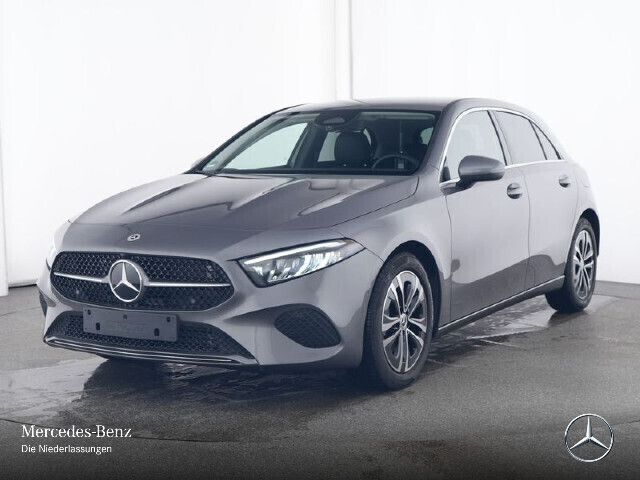 Grau Gebraucht 2024 Mercedes A200 Advanced Kleinwagen | 29.990 € (Fairer Preis) - Bild 1/4