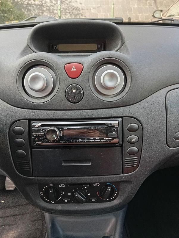 Second-hand Citroën C2 73 CP (53 kW) 2004 Negru Hatchback