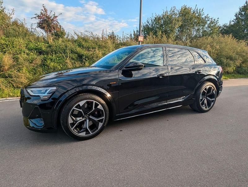 Gebraucht Audi e-tron Sport 369 kW (503 PS) 2023 Schwarz SUV