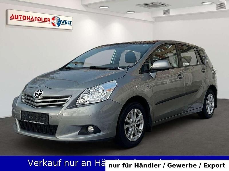 Grau Gebraucht 2011 Toyota Verso Edition Van / Kleinbus | 7.699 € (Guter Preis) - Bild 1/3