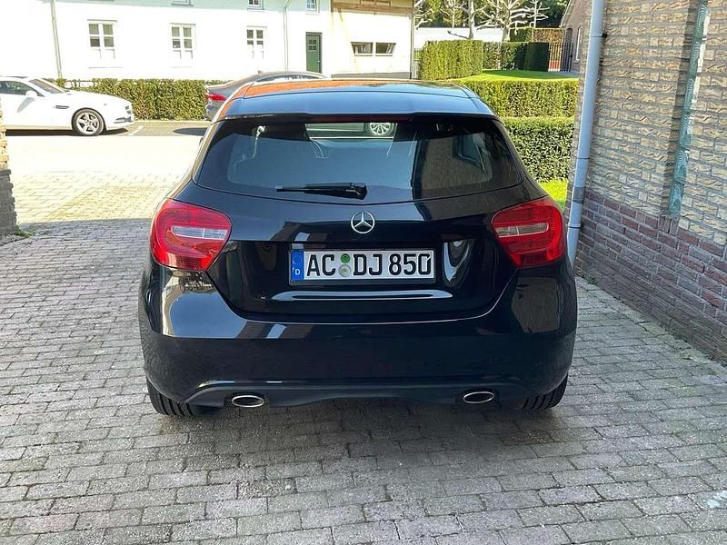 Gebraucht Mercedes A200 Style 136 PS (100 kW) 2012 Schwarz Limousine