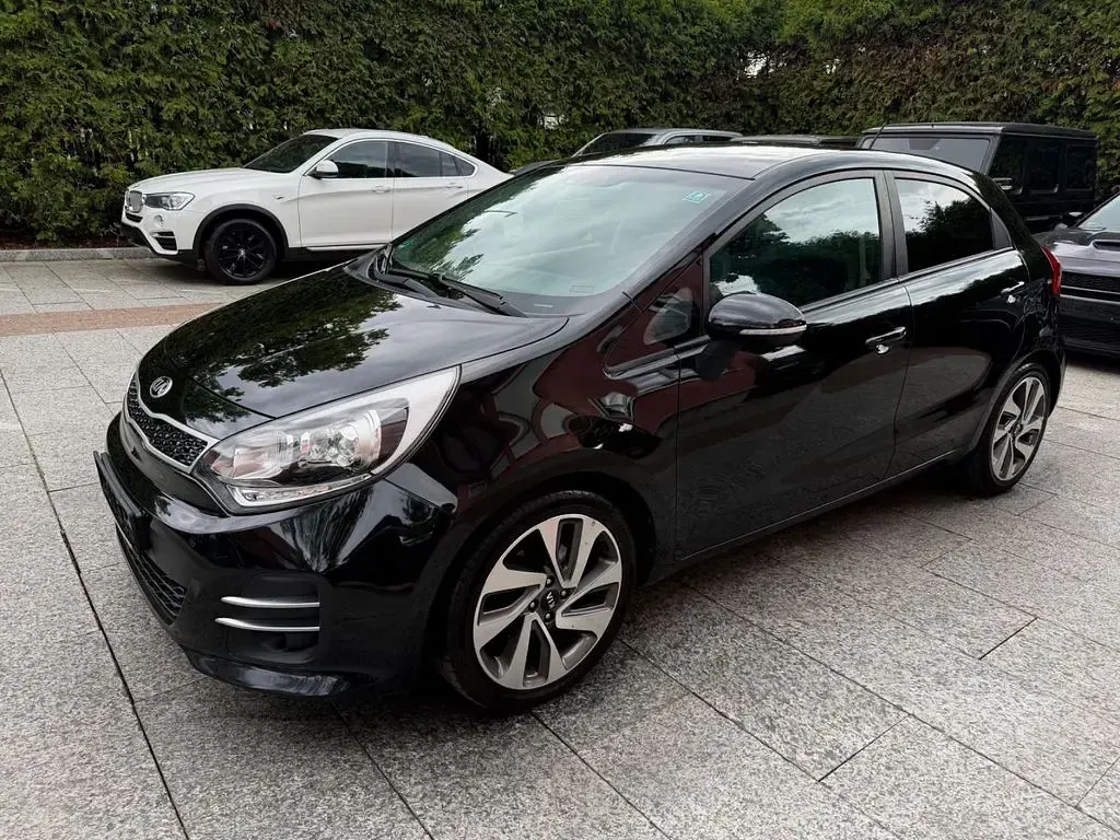 Gebraucht Kia Rio Spirit 90 PS (66 kW) 2015 Schwarz Limousine