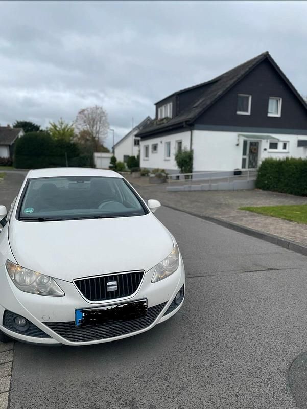 Weiß Gebraucht 2009 Seat Ibiza Kleinwagen | 3.399 € (Fairer Preis) - Bild 1/4