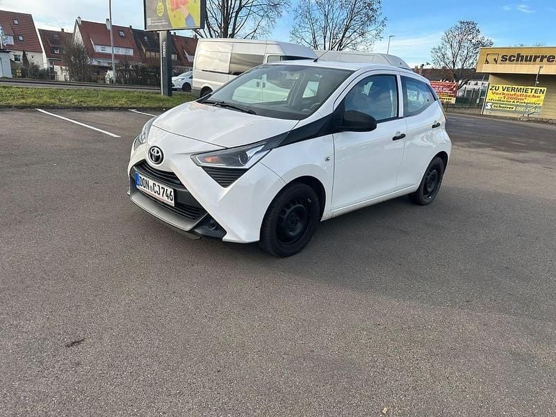 Weiß Gebraucht 2020 Toyota Aygo Team Kleinwagen | 8.300 € (Guter Preis) - Bild 1/4
