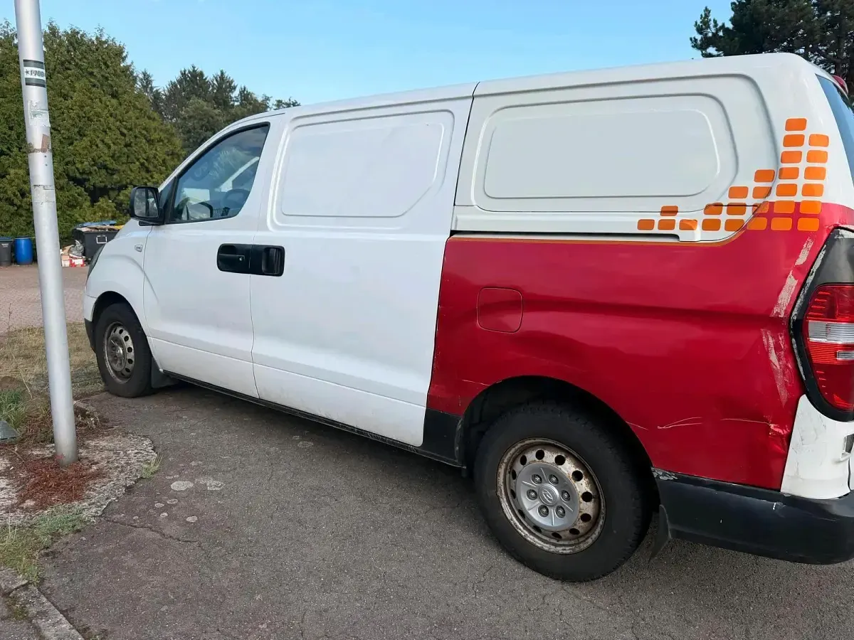 Gebraucht Hyundai H-1 116 PS (85 kW) 2011 Weiß Van / Kleinbus