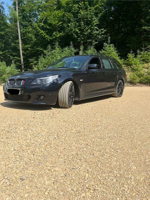 Schwarz Gebraucht 2005 BMW 545 Performance Kombi | 10.500 € (Fairer Preis) - Bild 1/4