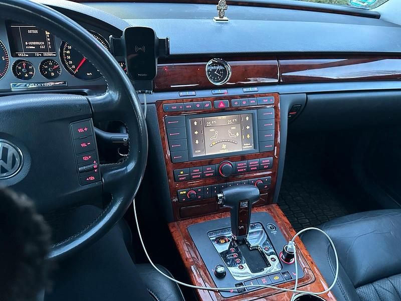 Schwarz Gebraucht 2007 VW Phaeton Limousine | 5.000 € (Etwas zu teuer) - Bild 1/4