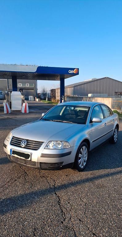 Silber Gebraucht 2002 VW Passat Trendline Limousine | 2.400 € (Guter Preis) - Bild 1/4