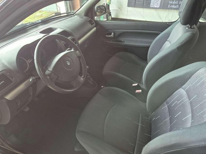Second-hand Renault Clio IV Expression 65 CP (47 kW) 2015 Negru Berlinǎ
